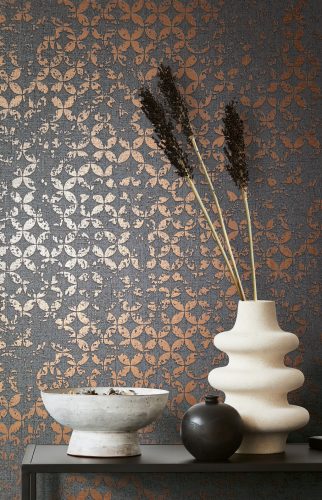 Elegáns szövet alapon apró koptatott mintás dekor vinyl tapéta antracit alapon bronz színben