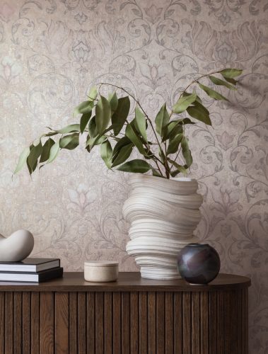 Romantikus inda és virág mintás klasszikus vintage dekor tapéta bézs alapon lila és rózsaszín