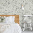 Bézs színű, vintage stílusú tapéta botanikus növényábrázolással latin nevekkel