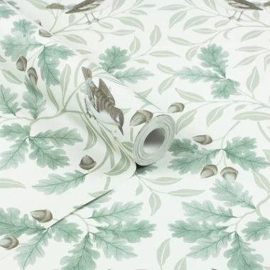   Bájos, tölgyfalevél mintás tapéta makkokkal és énekesrigókkal világos alapon zöld díszítéssel