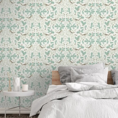 Bájos, tölgyfalevél mintás tapéta makkokkal és énekesrigókkal világos alapon zöld díszítéssel