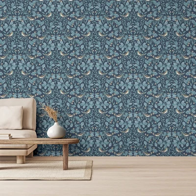 Bájos, tölgyfalevél mintás tapéta makkokkal és énekesrigókkal sötétkék alapon türkiz díszítéssel