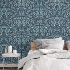 Bájos, tölgyfalevél mintás tapéta makkokkal és énekesrigókkal sötétkék alapon türkiz díszítéssel