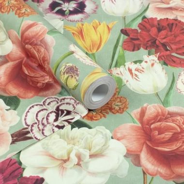   Élénk rózsa, szegfű, tulipán, bazsarózsa, boglárka mintás tapéta zsályazöld alapszínnel