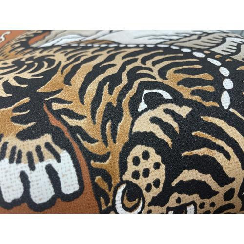 Narancssárga és szürke keleti ihletésű tigris mintás vlies tapéta 