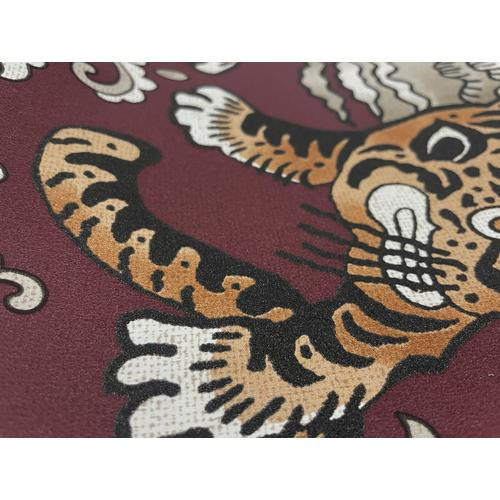 Bordó keleti ihletésű tigris mintás vlies tapéta 