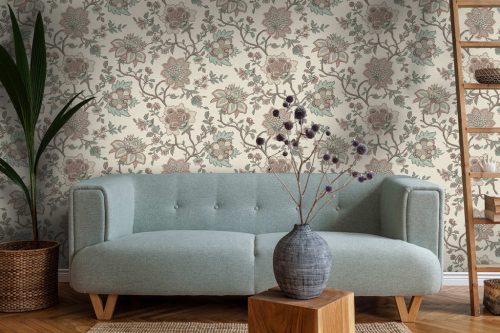 Bézs alapon rózsaszín és mentazöld angol stílusú William Morris ihletésű nagy virág mintás vlies tapéta