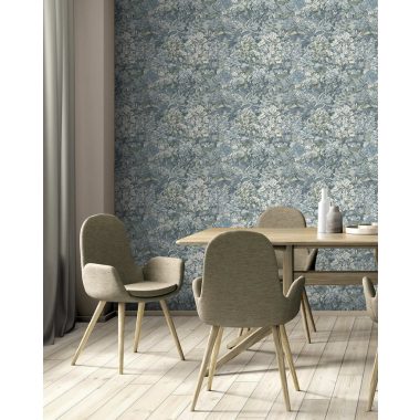   Sűrű levél mintás vlies tapéta világoskék színben enyhén akvarell hatással