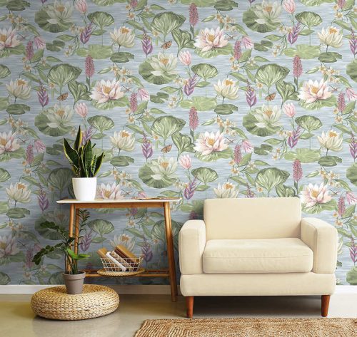 Halványkék alapon tavirózsás, vízililiomos akvarell hatású sok színű vlies tapéta pillangóval és szitakötővel 