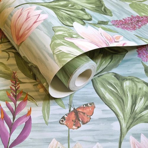 Halványkék alapon tavirózsás, vízililiomos akvarell hatású sok színű vlies tapéta pillangóval és szitakötővel 