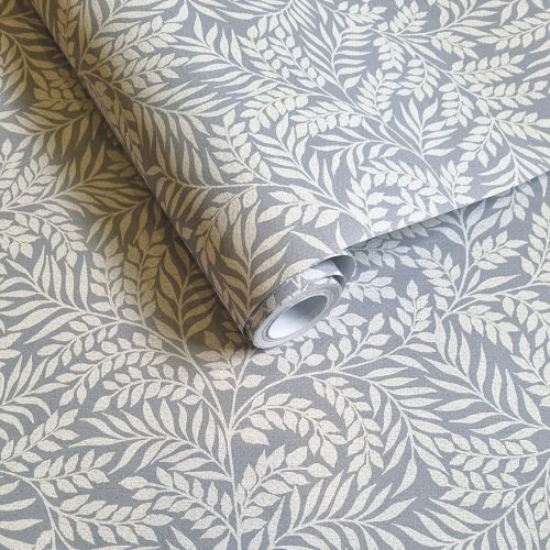 Világoskék alapon fehér apró levél és inda mintás angol stílusú vlies tapéta 