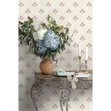   Törtfehér alapon lila százszorszép virág  mintás vidéki stílusú tapéta