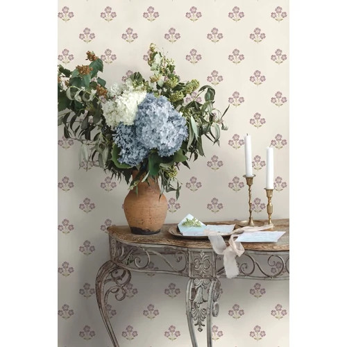 Törtfehér alapon lila százszorszép virág  mintás vidéki stílusú tapéta